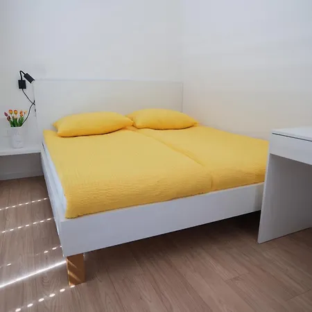 Apartma Eva Lejlighed