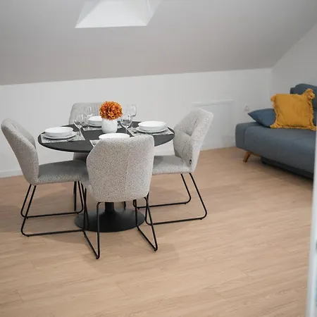 Apartma Eva דירה *